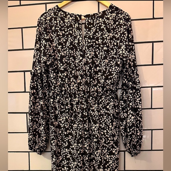 SHEIN Pants - SHEIN JUMPER WITH POCKETS